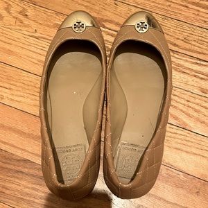 Beige Tory Burch quilted flats with gold cap toe